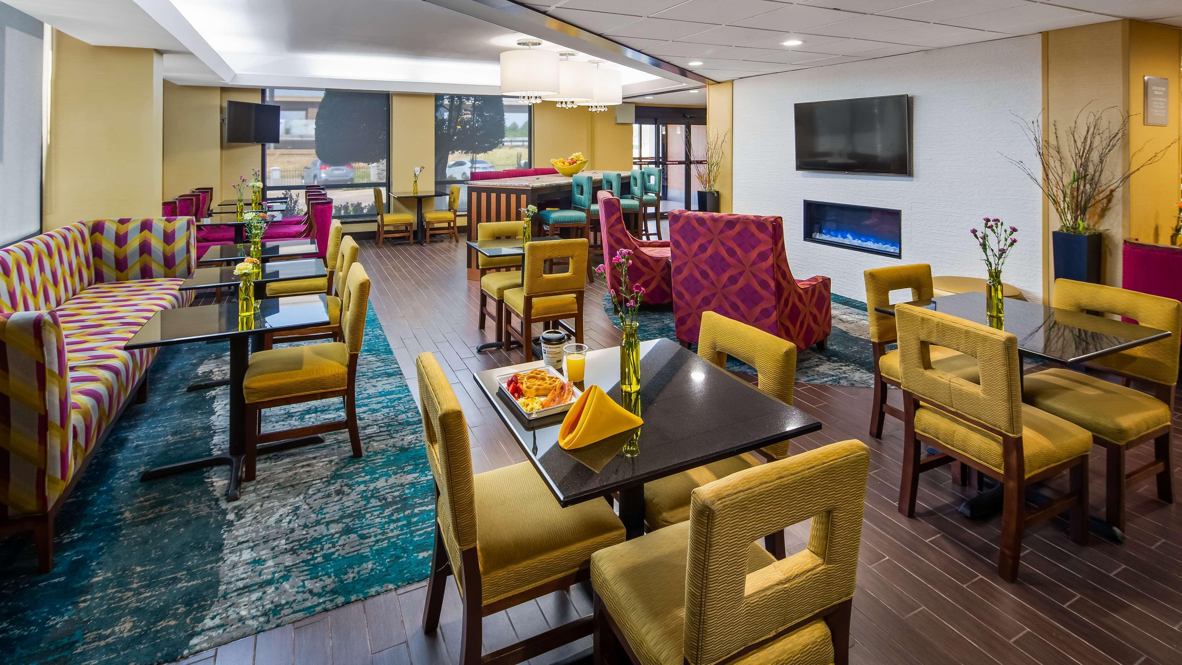 Best Western Plus Lake Jackson Inn & Suites Ngoại thất bức ảnh